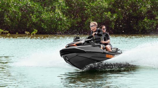 Jetski Sea-Doo GTX 300 2023 pour une expérience rapide sur l'eau !