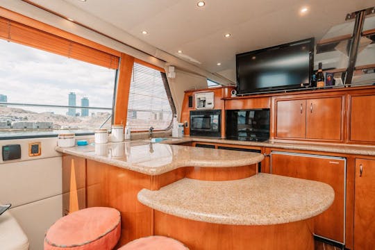 Luxueux méga-yacht Carver Voyager Power de 65 pieds pour 20 personnes !