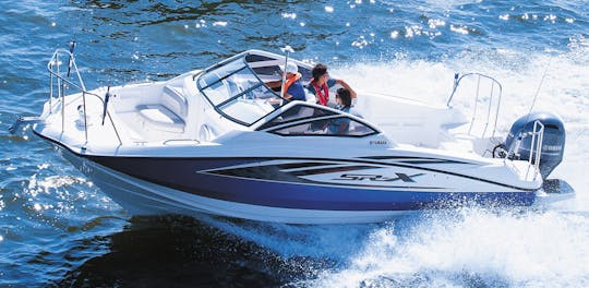 YAMAHA Multi-Purpose 24' boat at Kisarazu. Enjoy both fishing and cruising!!