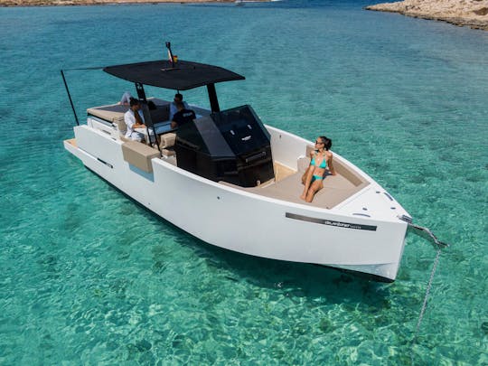 De Antonio 28 Open Stylish Boat for Charter