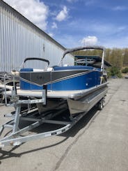 10 Person Avalon Tritoon 200hp Engine in Tafton, Pennsylvania