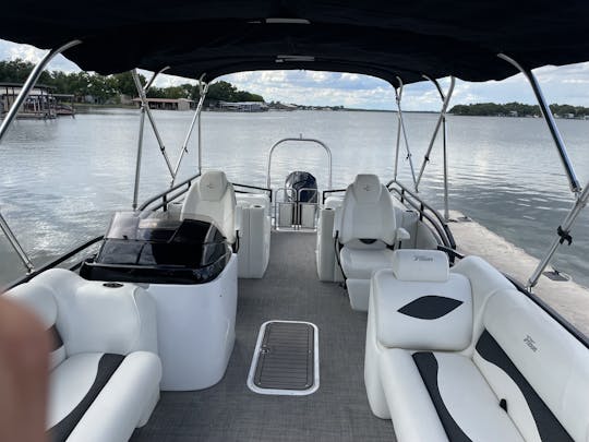 10 % de rabais du lundi au jeudi ! ! ! Location de bateaux et de jet-skis sur le lac LBJ