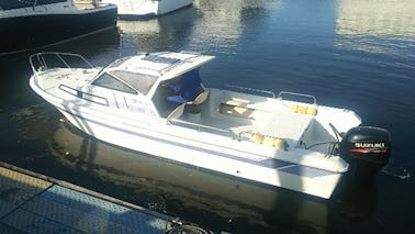 Location de bateaux de pêche de 22 pieds : profitez de la pêche au bar avec un accès facile à la baie de Tokyo