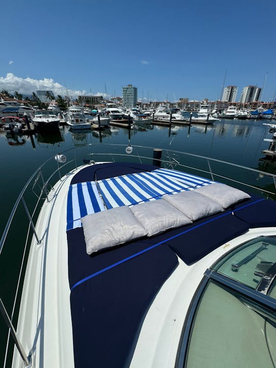 Aluguer de iates a motor de luxo SeaRay 42 Sundancer em Puerto Vallarta, Jalisco
