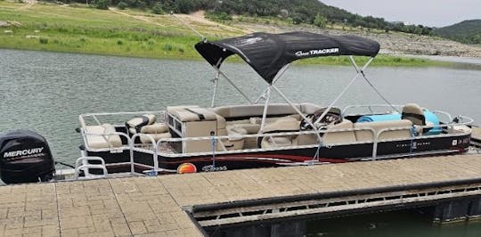 A melhor barcaça de pontão de 26 pés no Lago Travis