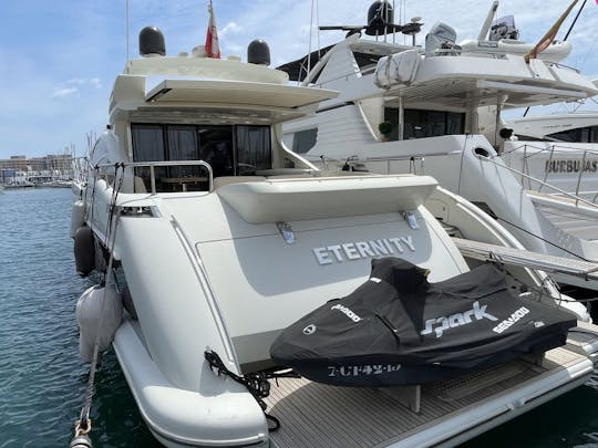 Yate a motor Azimut de 72 pies con bimotor desde Ibiza