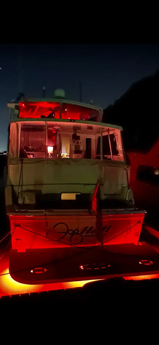 Intimate Motor Yacht Cruising on the Hudson River / New York City!
