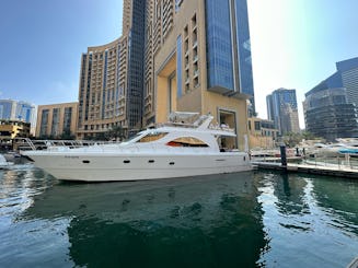 Iate Azimut de luxo de 75 pés — capacidade para 35 pessoas da Marina Dubai 