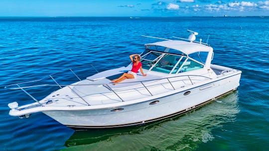 33' Luxury Tiara Yacht - Captain & Fuel Included - 15% Off for Weekday Cruises