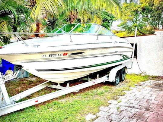 1999 Searay 215 Express Cruiser Rental in Broward Country