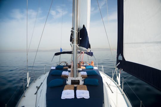 Beneteau Cyclades 43.3 Navegando en Santorini