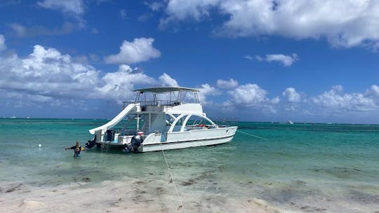 Aventura en yate de día completo, recuerdos divertidos, capitán y tripulación incluidos en Punta cana.