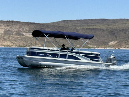 22' Bennington Tritoon - 12 pasajeros - 150 CV