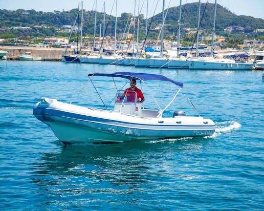 Bote inflable rígido Joker Boat Clubman 21' en alquiler en Forio, Ischia
