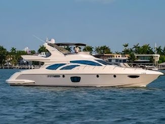 ¡El yate Miami Flybridge 62 ofrece una experiencia de navegación lujosa y versátil!