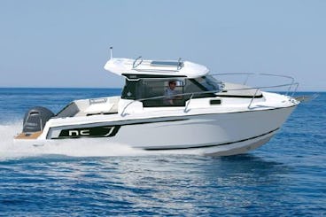 Jeanneau NC 695 Sport Cruiser completamente cerrado