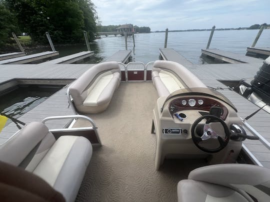 Have Fun On The Lake In This Beautiful Pontoon With Family And Friends