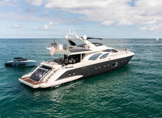 Increíble Azimut de 100 pies con jacuzzi y juguetes acuáticos