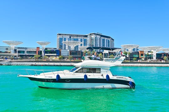 Expérience ultime en yacht à Dubaï : affrétez un magnifique navire pouvant accueillir jusqu'à 12 personnes