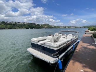 Luxury Avalon Lounger 24ft Pontoon Boat for Amazing Charters in Austin!!