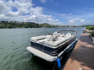 Bateau ponton de luxe Avalon Lounger de 24 pieds pour des charters incroyables à Austin !