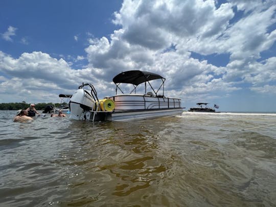 2022 27FT Coach Pontoon with 250hp Honda outboard!