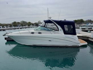Luxury 33' Sea Ray Yacht Rental in Chicago