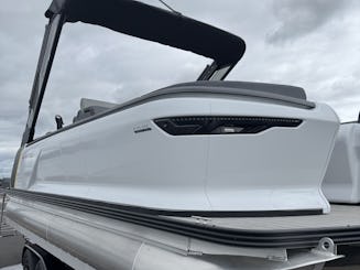 Float, Relax, Explore: Your Seattle/Tacoma Pontoon Getaway