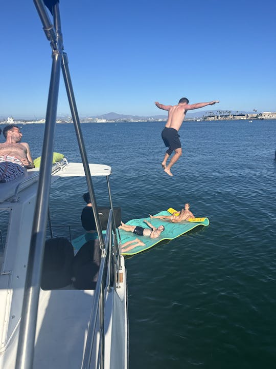 Yacht Paradise Party de 59 pieds 🥳 Musique 🎵 Danse 💃 Natation 👙 Floats 🦄 Nourriture 🧀