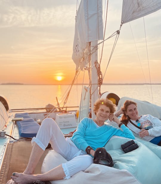 FOLLY BEACH CATAMARAN SUNSET SAIL, partindo de barco em Folly River e aterrissando 190/h