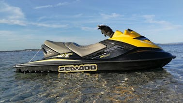 Seadoo GTX 215 sobrecarregado com música instalada para passageiros de 2 lugares