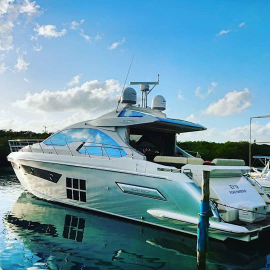 55ft Azimut Motor Yacht in Cancún - up to 10 people capacity