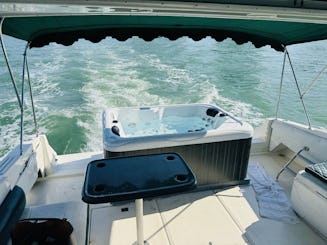 ¡Yate SeaRay de 50 pies con JACUZZI 👍! ¡Tu mejor momento en Acapulco será con nosotros!
