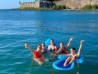 Bateau de fête privé dans la baie de San Juan | Croisière d'une journée sur la plage | Boissons et collations