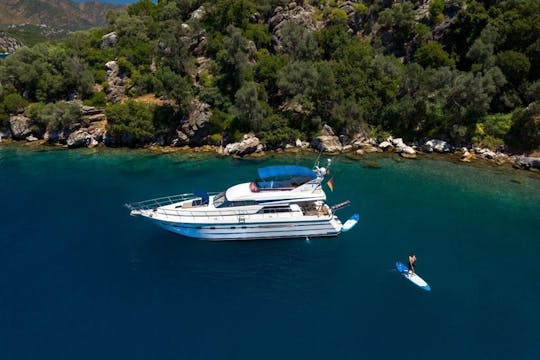Yacht à moteur 3 cabines 