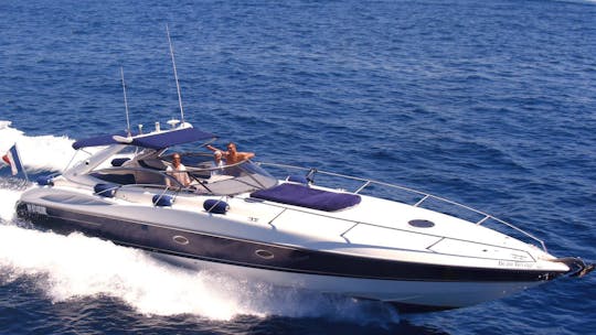 Alquiler de yate a motor Sunseeker Superhawk de 48 pies en la Costa Azul, Francia 