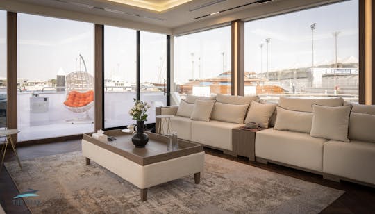 Expérience en péniche de luxe sur l'île de Yas, à Abu Dhabi, idéale pour les fêtes
