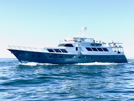 Luxurious and stunning 105' Broward Yacht 
