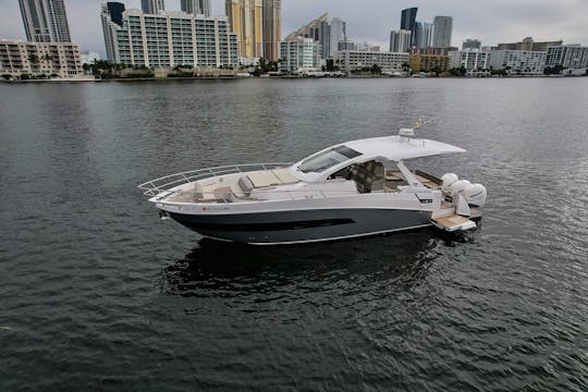 Azimut Verve de luxe de 42 pieds - 13 personnes (North Miami)
