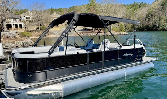 Your Lake Keowee experience starts here w/ this Bentley Sport Toon 150hp