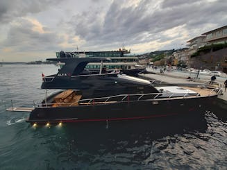 Explorez la vue imprenable avec un yacht de luxe à Istanbul