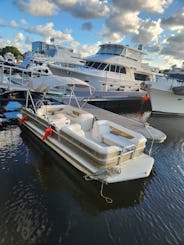 Experience Hurricane 23ft Pontoon in Fort Lauderdale!