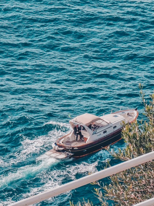 Aproveite a Costa Amalfitana em um barco particular