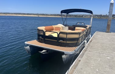 Cruise/Party W Amazing Tritoon 25FT- Nice BT, Captain, Float