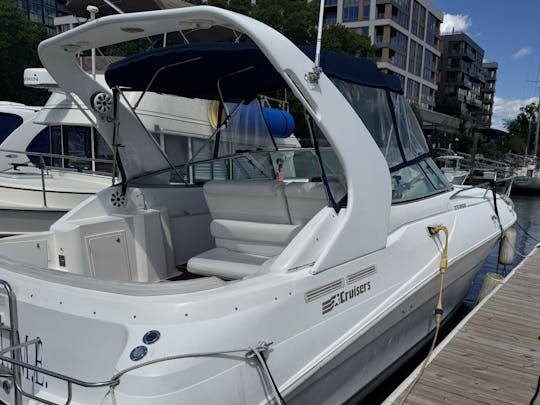 31ft Cruiser Yacht Charter – Private Luxury on the Potomac!