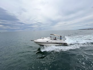 Lancha rápida e divertida Rinker 232 entre Lisboa e Cascais