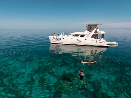 Alugue com 'Imagine' nosso catamarã elétrico de 47 pés