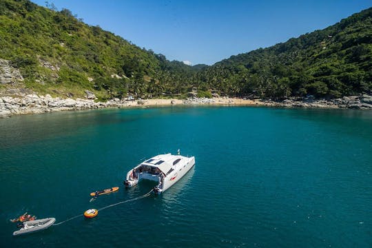 速くて趣のある：タイの日帰りクルーズに最適な高速カタマラン