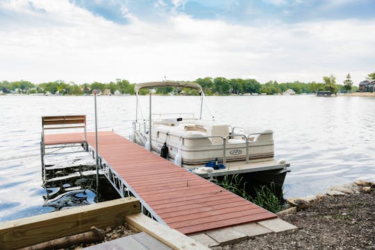 Lake Tichigan Pontoon Boat Waterford (30 mins from MKE), no tubing, min 3hrs