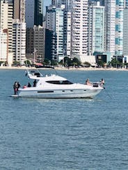 Bateau à moteur Azimut de 40 pieds idéal pour profiter de Balneário Camboriú et de la région !